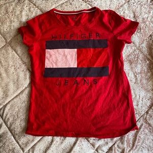 Tommy Hilfiger tee ✨